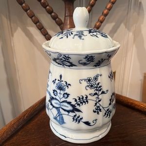 Vintage original Large Blue Danube Blue Onion biscuit jar with lid